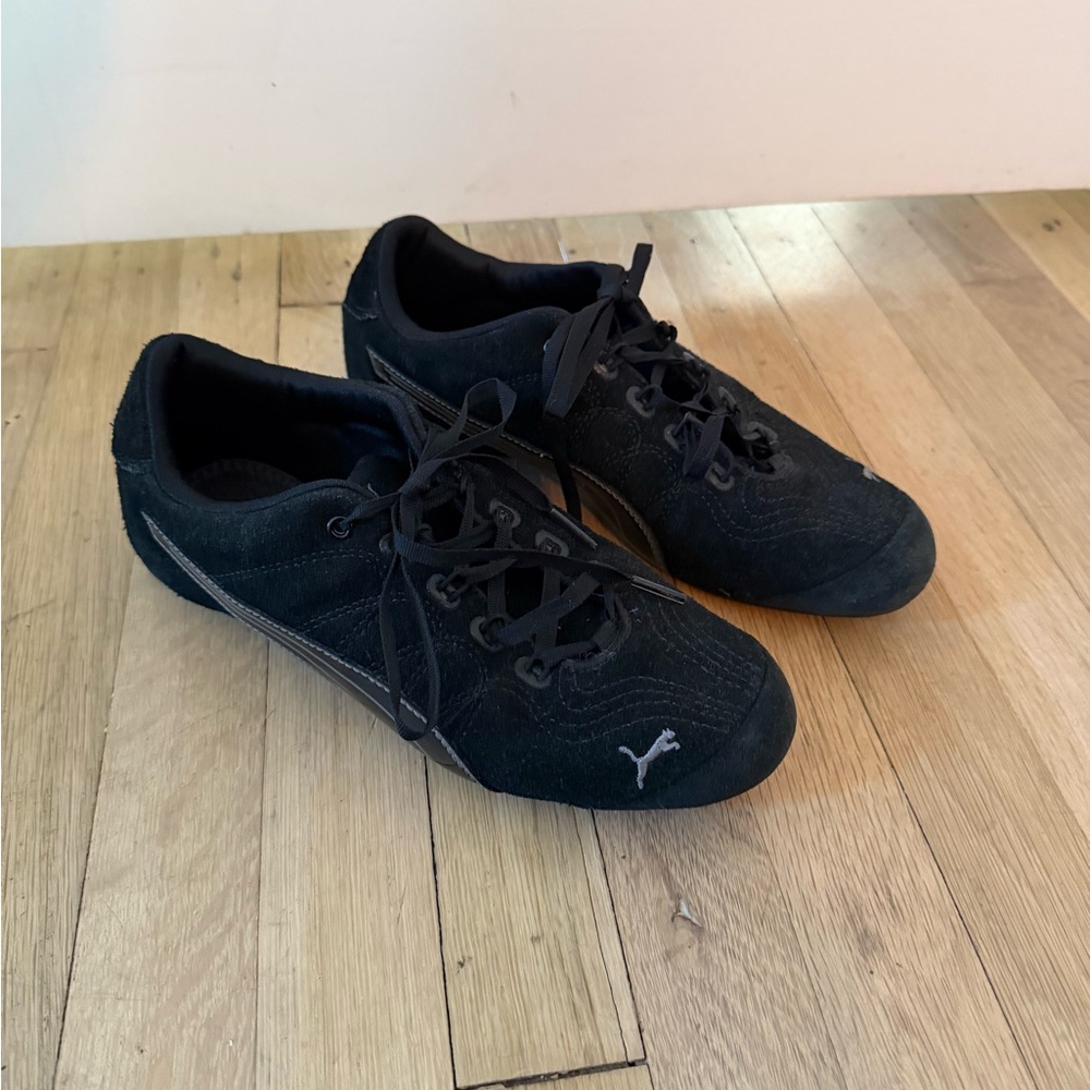 Black Athletic Shoes with puma Logo